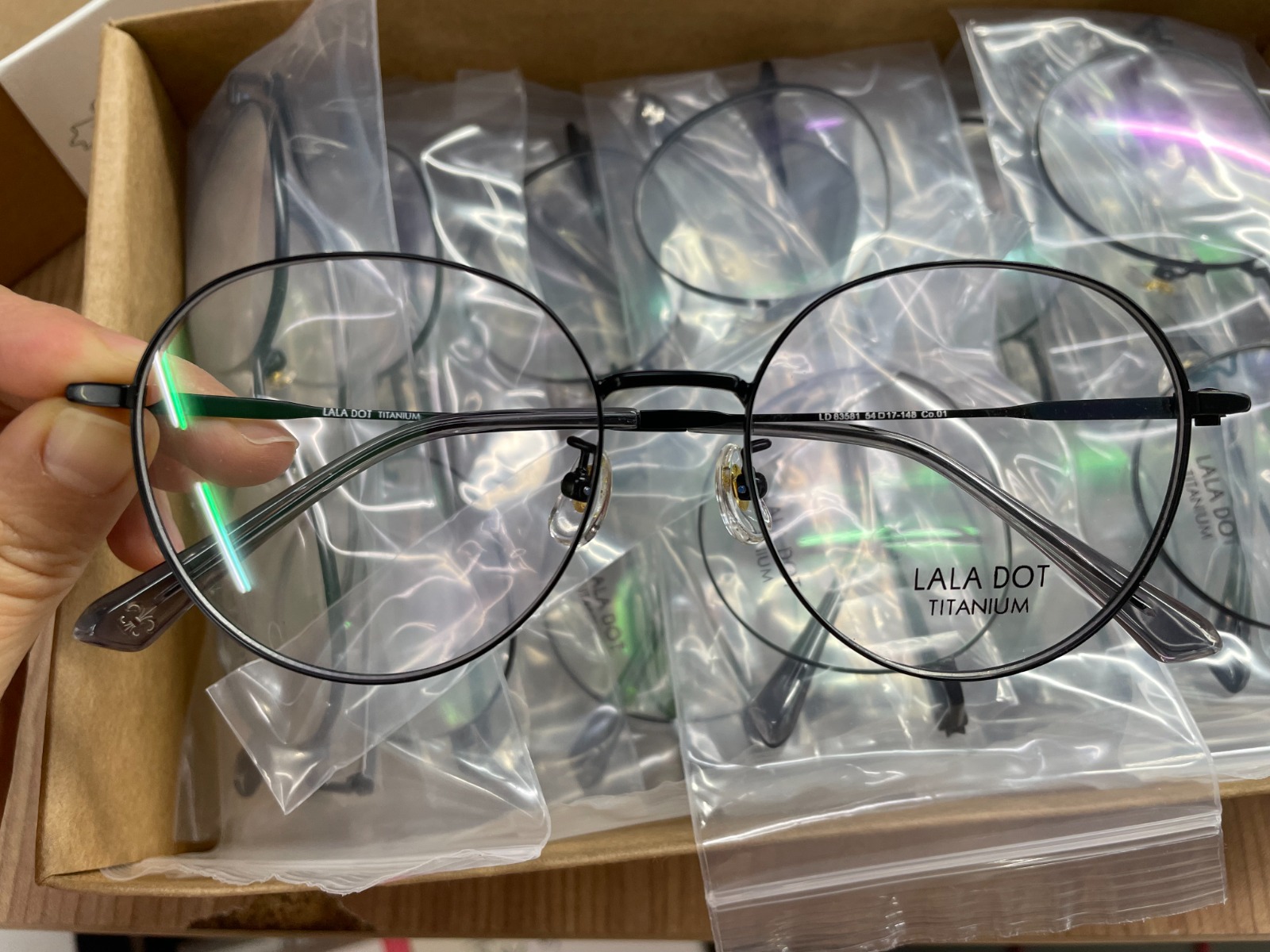 Silk screen printing​​​​​​​​​​​​​​ for metal frames