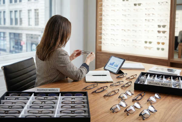 Wholesale Glasses Frames Selection Guide Reorder Models vs Seasonal Frames
