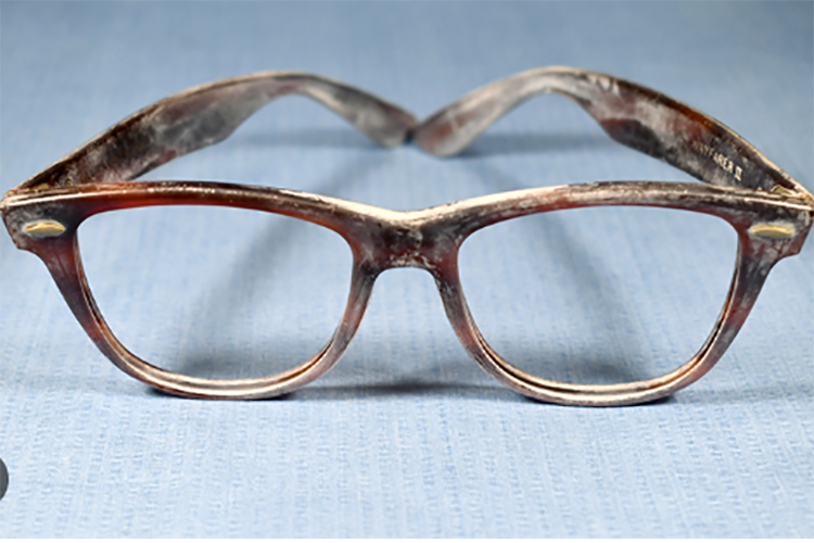 Oxidation-the reasons why clear frame glasses turn yellow